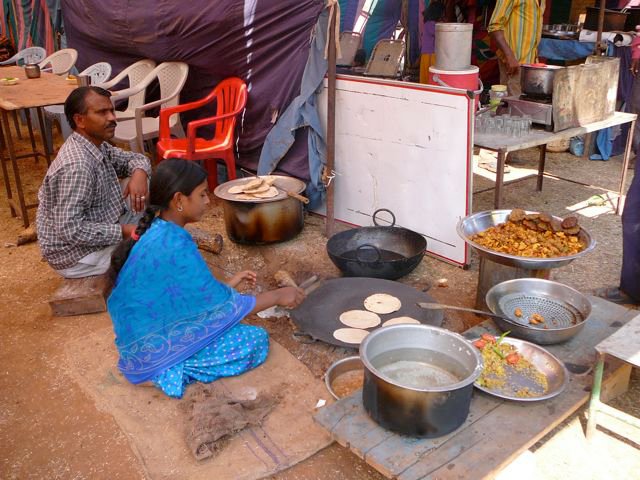 Pachmari-Fair-food-vendors